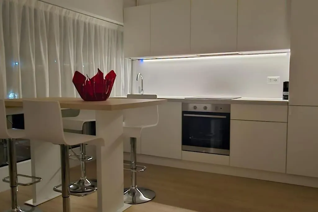 Urban Suite De Angeli, 7 Milan 0*,